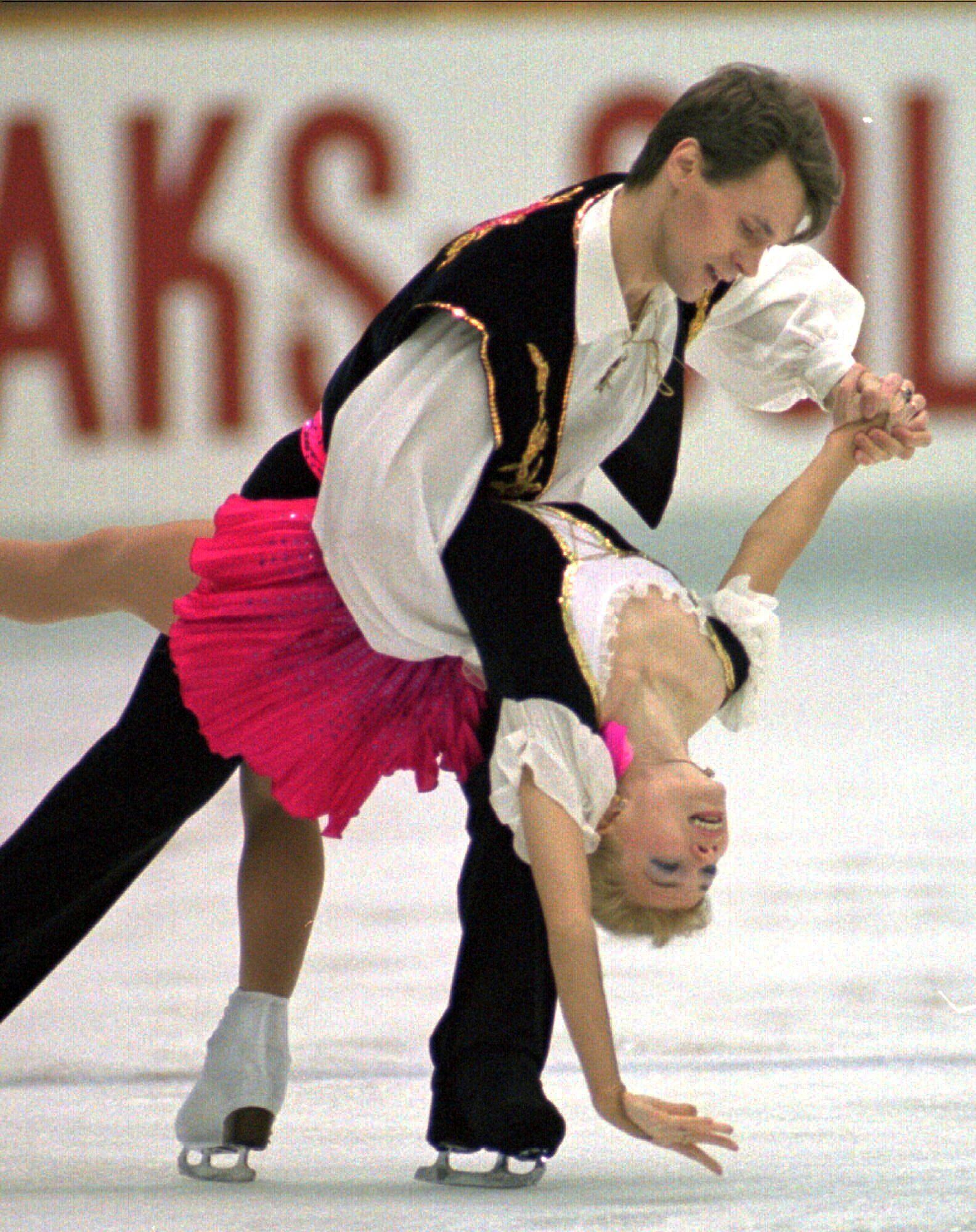 Evgenia Shishkova and Vadim Naumov of Russia perform during free...